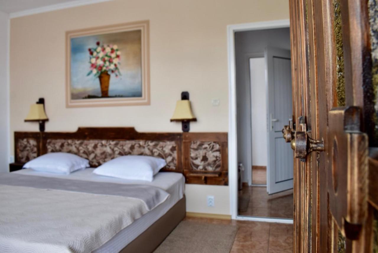 Family Hotel Apolonia Sozopol Esterno foto
